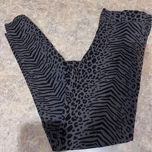 VICTORIAS SECRET PINK CROP LEGGINGS SIZE S